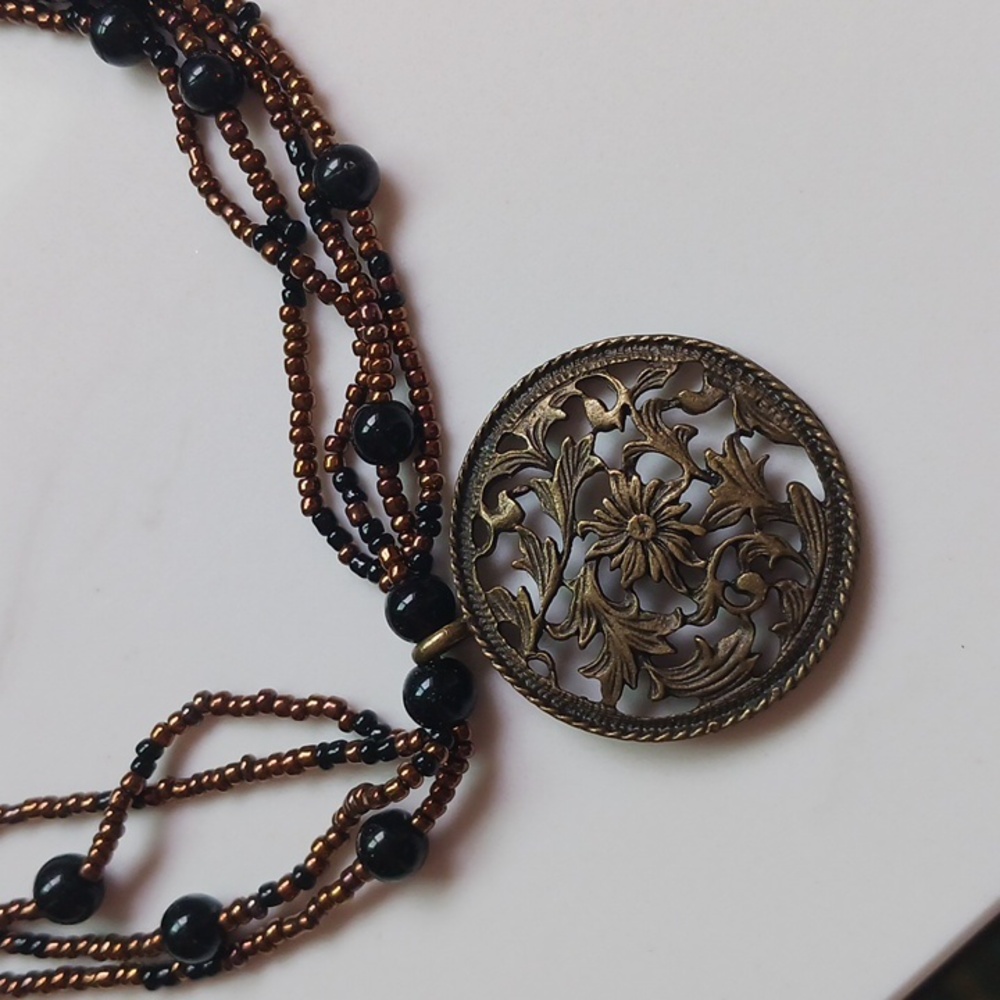 Beaded pendant necklace